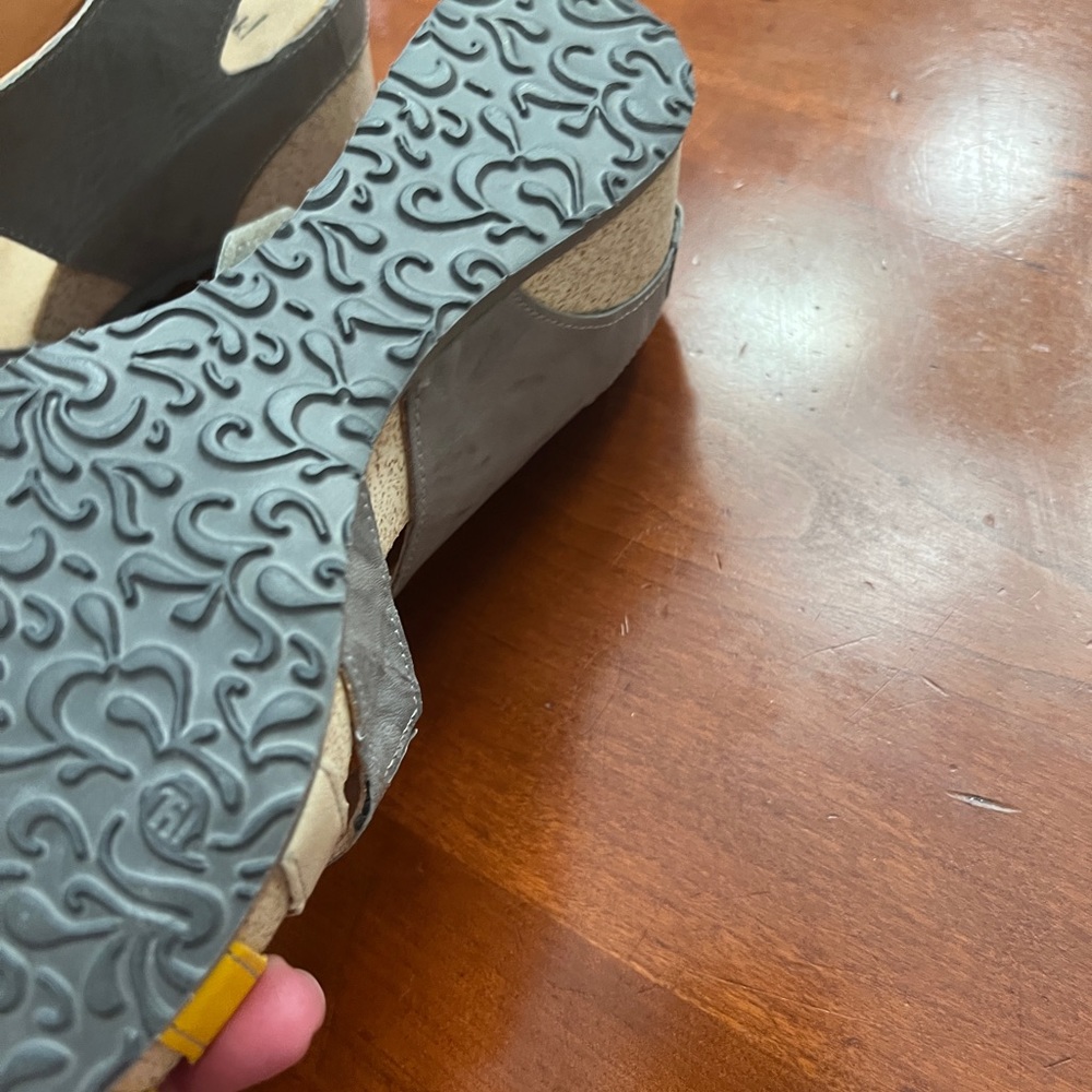 Think! Sandals - Picture 3 of 7